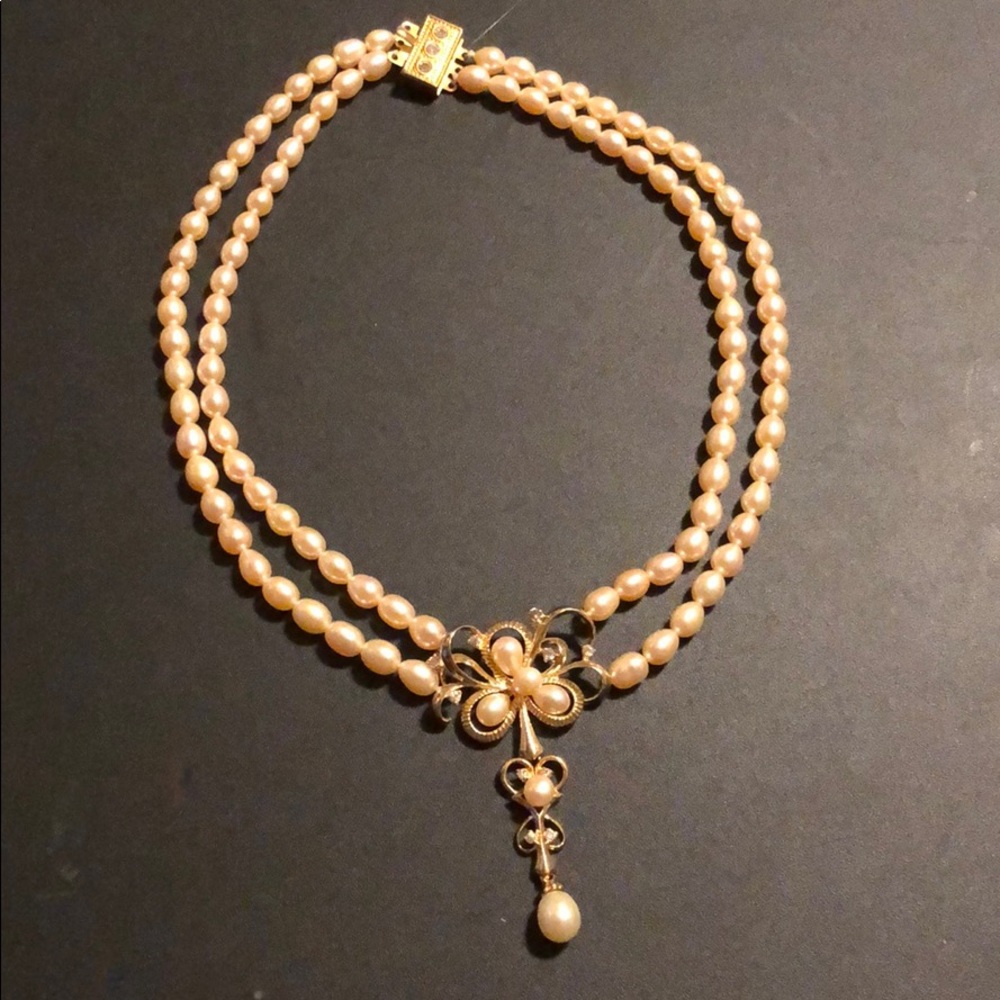 Peach pearl like necklace